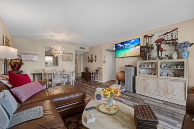 Lovely condo in the heart of Huntington Lakes. South facing unit - photo 16