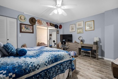 Lovely condo in the heart of Huntington Lakes. South facing unit - photo 19