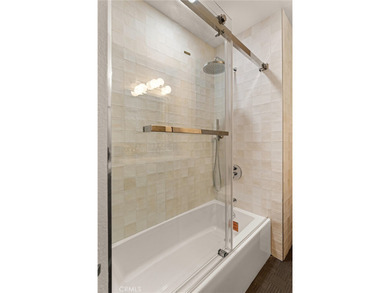 Fully Remodeled Santa Ana Retreat! Welcome to this beautifully - photo 21