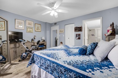 Lovely condo in the heart of Huntington Lakes. South facing unit - photo 21