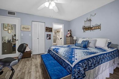 Lovely condo in the heart of Huntington Lakes. South facing unit - photo 22