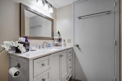 Lovely condo in the heart of Huntington Lakes. South facing unit - photo 25