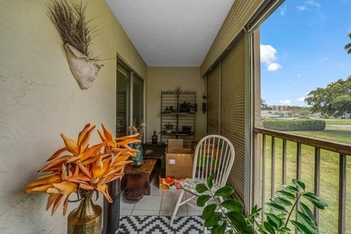 Lovely condo in the heart of Huntington Lakes. South facing unit - photo 31