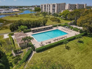 Lovely condo in the heart of Huntington Lakes. South facing unit - photo 37