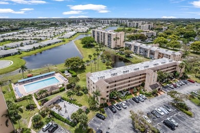 Lovely condo in the heart of Huntington Lakes. South facing unit - photo 40