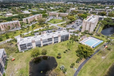 Lovely condo in the heart of Huntington Lakes. South facing unit - photo 41