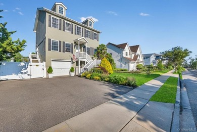 Welcome to this distinguished colonial residence tucked away in - photo 3