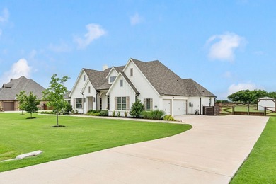 Experience elevated country living in the highly sought-after - photo 4