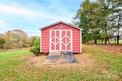 Welcome Home!! Move in ready! Just bring your clothes. Paved
