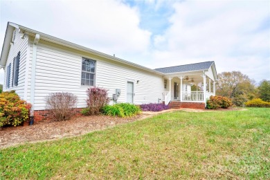 Welcome Home!! Move in ready! Just bring your clothes. Paved