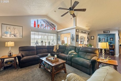 Charming 3-bedroom, 2-bath home on 1.66 acres in Sutherlin - photo 6