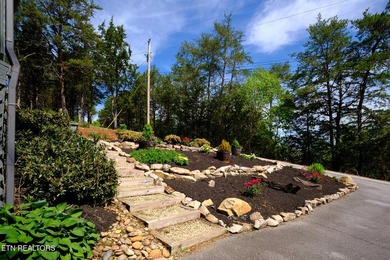 A beautiful lakefront home boasting mountain views, a boat dock - photo 38