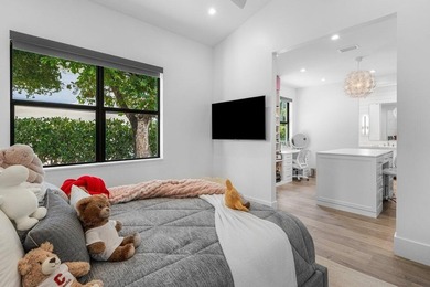 Completely Designer 6 BD 5.5 BA in Devon Place with elevated - photo 17