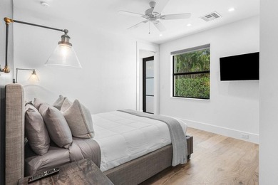 Completely Designer 6 BD 5.5 BA in Devon Place with elevated - photo 21
