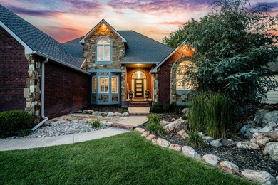 Luxury Estate in Reflection Ridge with Full Mother-in-Law / - photo 2