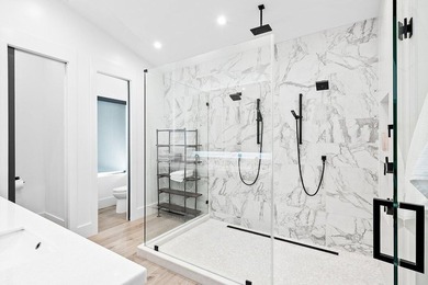 Completely Designer 6 BD 5.5 BA in Devon Place with elevated - photo 31