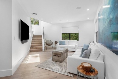 Completely Designer 6 BD 5.5 BA in Devon Place with elevated - photo 33