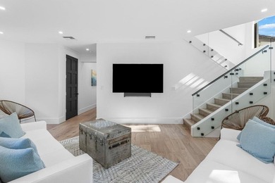 Completely Designer 6 BD 5.5 BA in Devon Place with elevated - photo 34