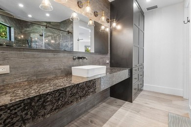 Completely Designer 6 BD 5.5 BA in Devon Place with elevated - photo 37