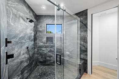 Completely Designer 6 BD 5.5 BA in Devon Place with elevated - photo 38