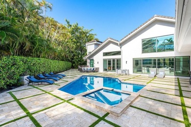 Completely Designer 6 BD 5.5 BA in Devon Place with elevated - photo 43