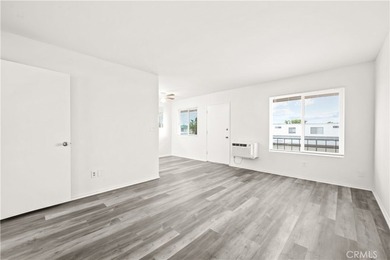 Welcome to this beautifully updated top-floor 1-bedroom, 1-bath - photo 12
