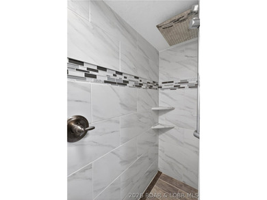 Lakefront, beautifully remodeled property, perfectly positioned - photo 14