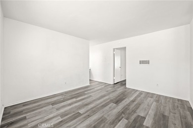 Welcome to this beautifully updated top-floor 1-bedroom, 1-bath - photo 18