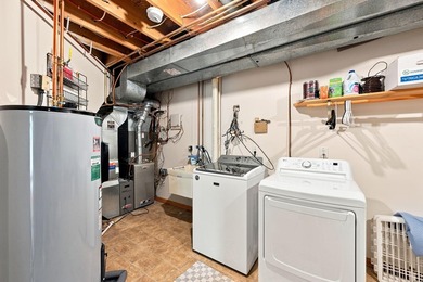 Immaculately maintained two-story end unit in demand Plymouth - photo 40
