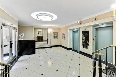 Thoughtfully Renovated Junior 4/2 Bedroom at The Gregory House - photo 4