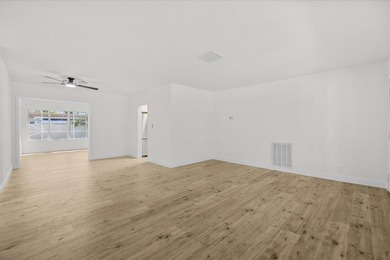 Showings must be scheduled with Showingtime. Exquisite 3-bedroom - photo 14