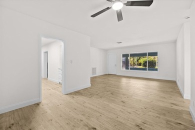 Showings must be scheduled with Showingtime. Exquisite 3-bedroom - photo 15