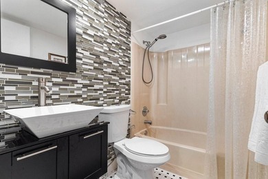 Rent right away. Light and airy ground-floor condo in Boca - photo 17