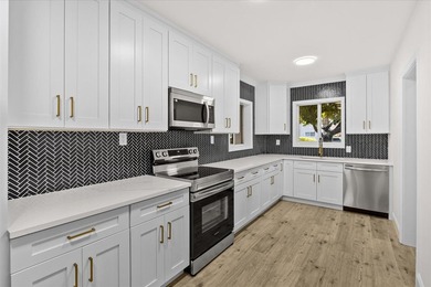 Showings must be scheduled with Showingtime. Exquisite 3-bedroom - photo 17