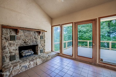 Wake up to breathtaking water views and unwind to glowing - photo 17