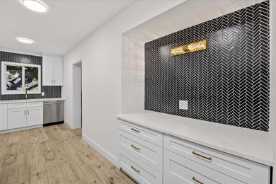 Showings must be scheduled with Showingtime. Exquisite 3-bedroom - photo 18