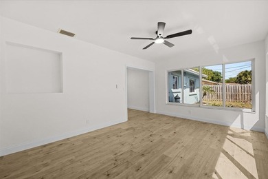 Showings must be scheduled with Showingtime. Exquisite 3-bedroom - photo 21
