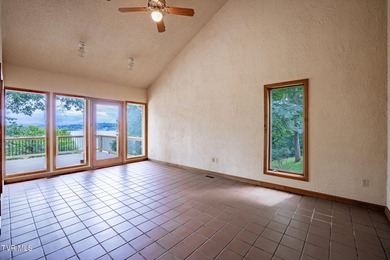 Wake up to breathtaking water views and unwind to glowing - photo 24
