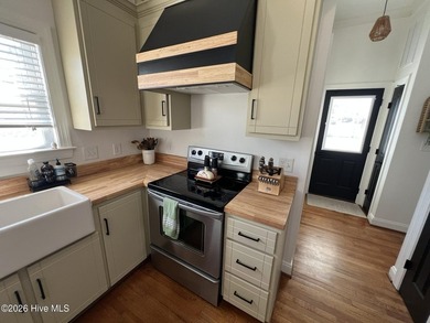 Welcome to 29 Tyner Drive in Elizabethtown, NC -- a beautifully - photo 8