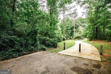 This hidden gem is waiting for you! Here is a unique opportunity - photo 9