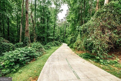 This hidden gem is waiting for you! Here is a unique opportunity - photo 10