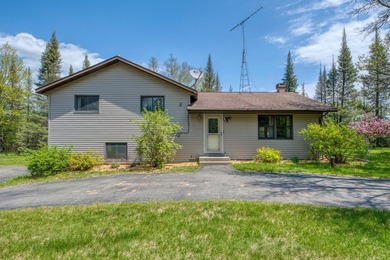 The view steals the show at this Wisconsin River home, where 315 - photo 19