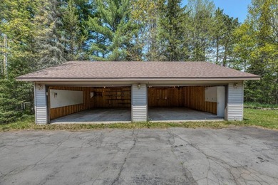 The view steals the show at this Wisconsin River home, where 315 - photo 21