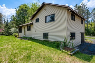 The view steals the show at this Wisconsin River home, where 315 - photo 26