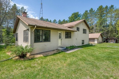 The view steals the show at this Wisconsin River home, where 315 - photo 28