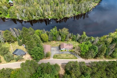The view steals the show at this Wisconsin River home, where 315 - photo 37
