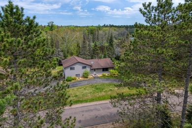 The view steals the show at this Wisconsin River home, where 315 - photo 42