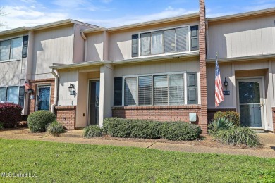 Crossgates Lake Townhome/Townhouse For Sale in Brandon Mississippi