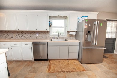 Wake up to beautiful water views and enjoy the lifestyle that - photo 11