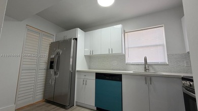 Beautiful and completely updated 1-bedroom, 1.5-bath condo in - photo 5